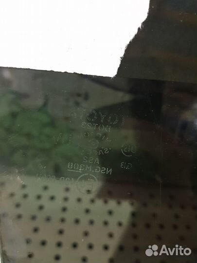 Стекло двери заднее правое Toyota Corolla 150