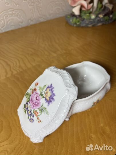 Шкатулка фарфор