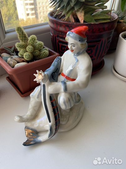 Статуэтка лзфи Емеля со щукой