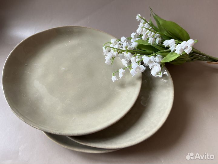 Столовый набор тарелок