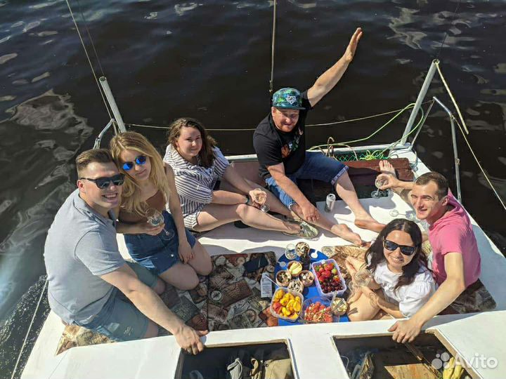 Прогулка на яхте под парусом