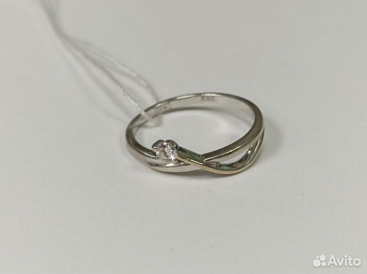 Кольцо белое золото с бриллиантом 17,5 размер