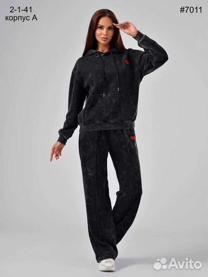 Женский спортивный костюм