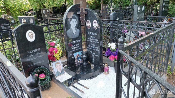 Мемориальные комплексы, памятники, ограды