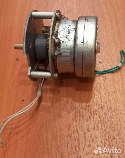 Двигатель дсм 0,2-П-220ухл4,2