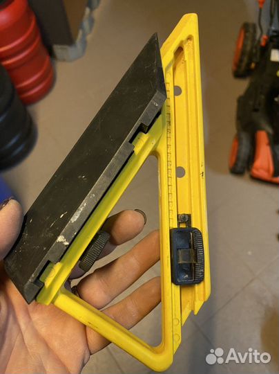 Нож для обоев и ковровых покрытий