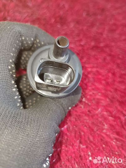 Клапан вентиляции топливного бака Volkswagen CBZ