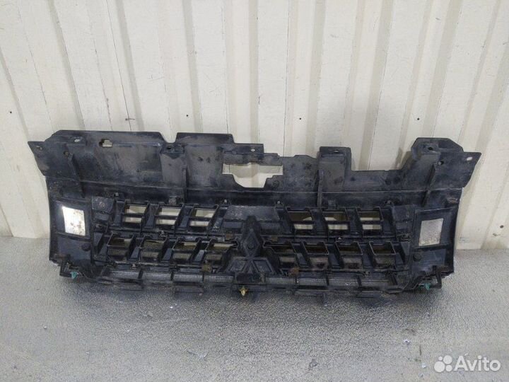 Решетка радиатора Mitsubishi Pajero 4 V8