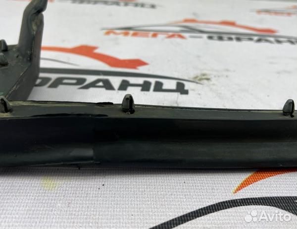 Уплотнительная резинка двери багажника задняя