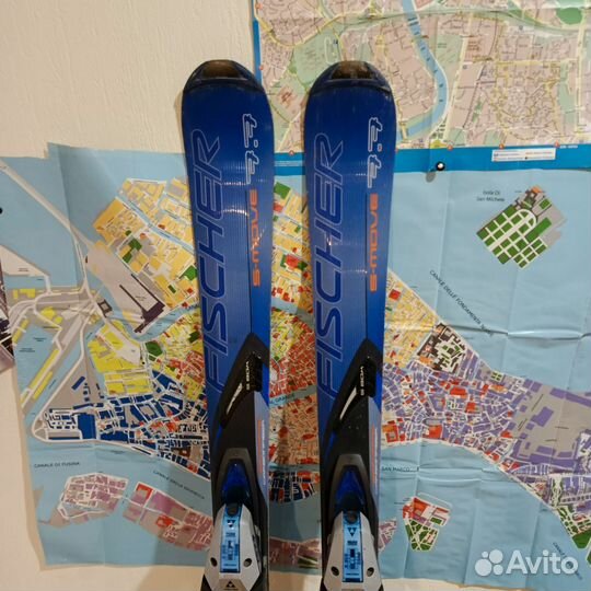 Продаются два комплекта горных лыж с ботинками
