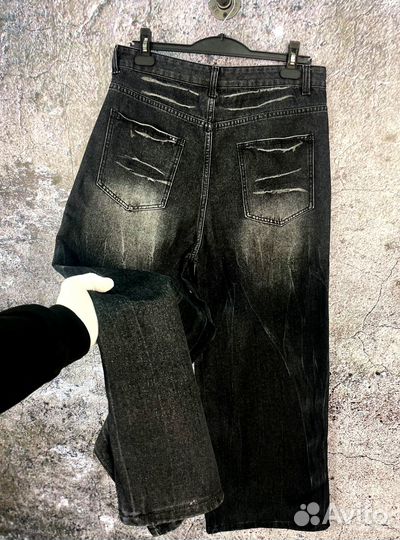 Джинсы широкие Balenciaga HK SS25