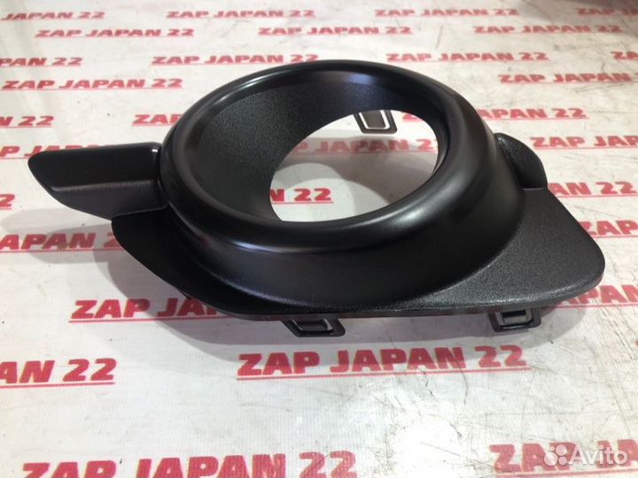 Рамка противотуманной фары передняя правая