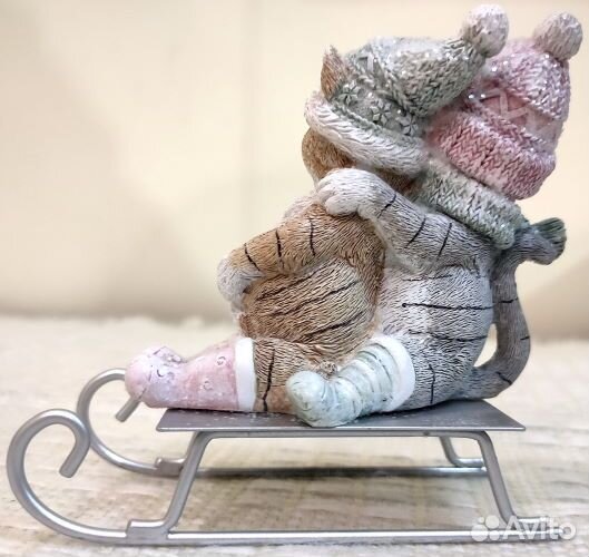 Фигурка коты на санках