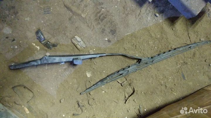 Поводок левого стеклоочистителя mercedes w220 s320