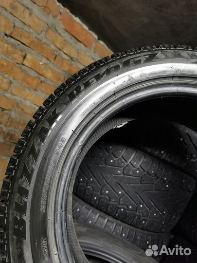 Bridgestone Blizzak Revo GZ 215/55 R17