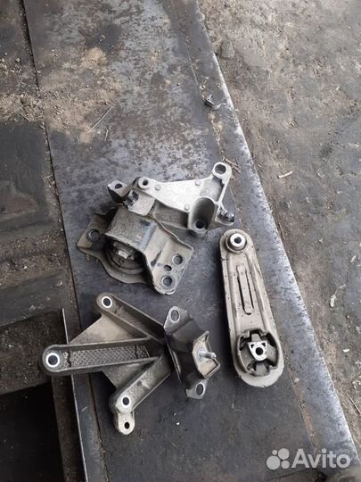 Опора двигателя Renault Sandero,Renault Logan