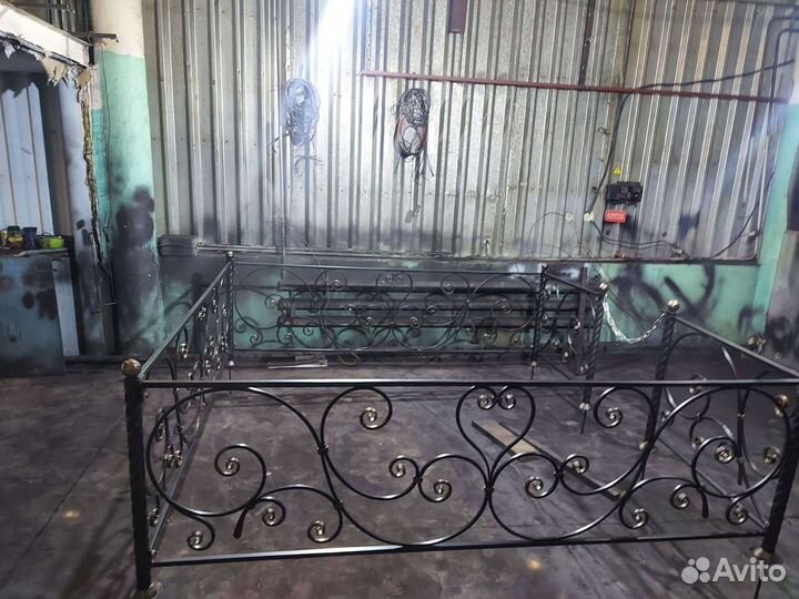 Оградки на кладбище