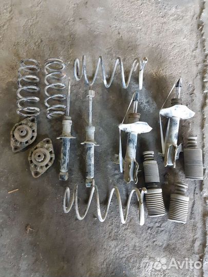 Стойки б/у Ниссан альмера классик