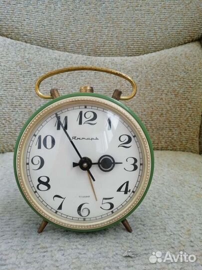 Часы- будильник настольные СССР 
