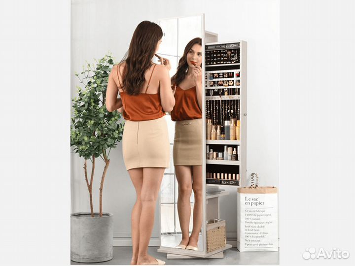 Напольный зеркалом с вешалка