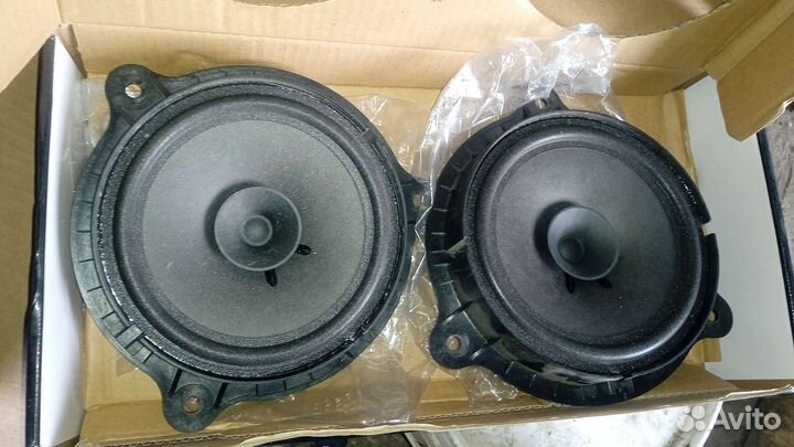 Комплект магнитола с акустикой и рамкой Веста