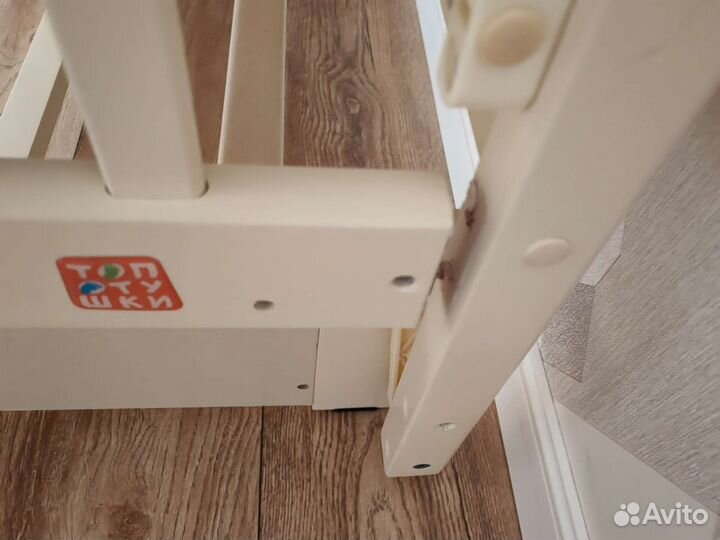 Детская кроватка с маятниками