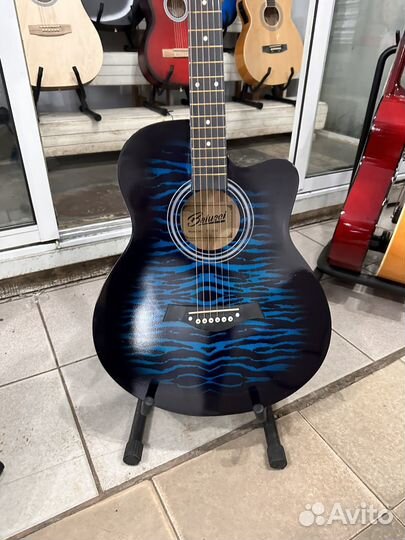 Акустическая гитара тигровая