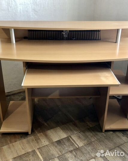 Компьютерный стол IKEA
