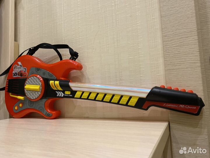 Гитара музыкальная