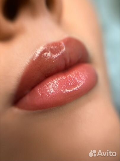 Перманентный макияж бровей и губ