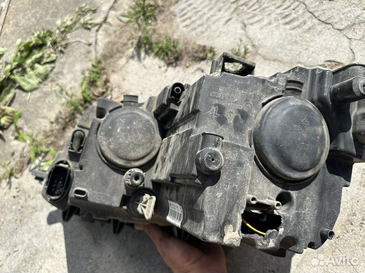 Фара Volkswagen Touran II правая