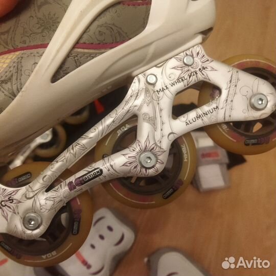 Ролики женские 39 р, рюкзак, защита в чехле