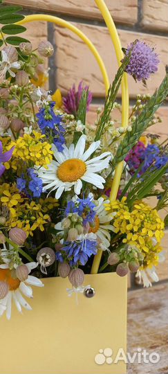 Букет из полевых цветов