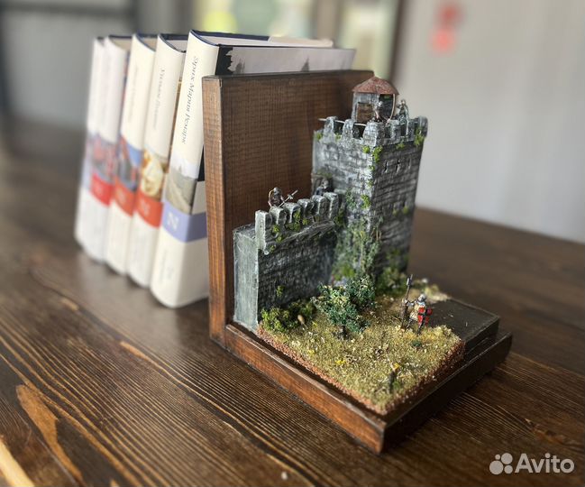 Держатель для книг. Средневековый замок Подставка