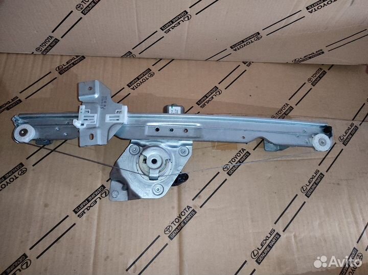 Стеклоподъемник передний правый Renault Duster