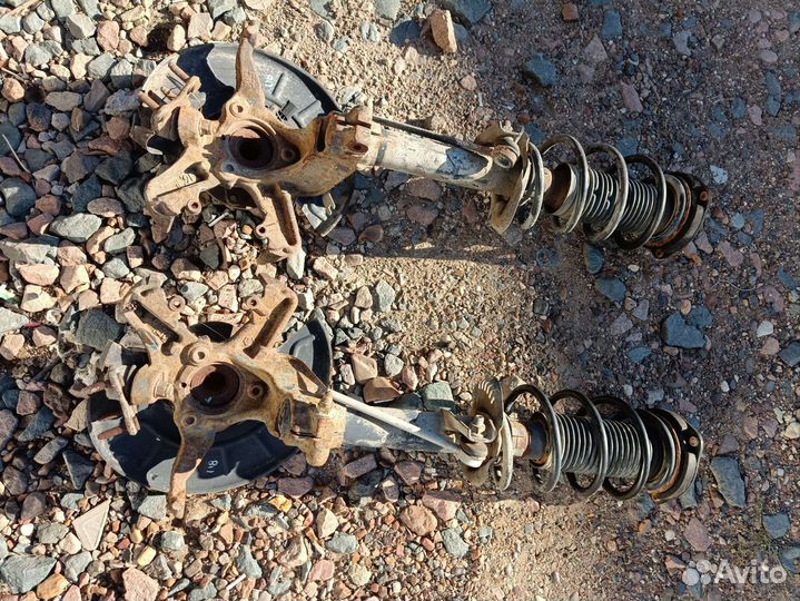 Стойки передние в сборе Фольксваген Гольф 6