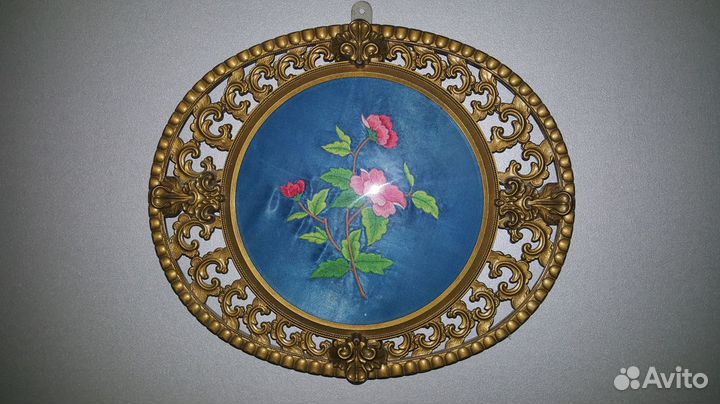 Панно с вышивкой