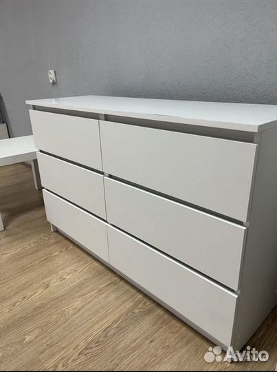 Стол, комод, стулья, кресло педикюрное, уз мойка