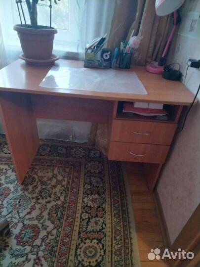 Письменный стол