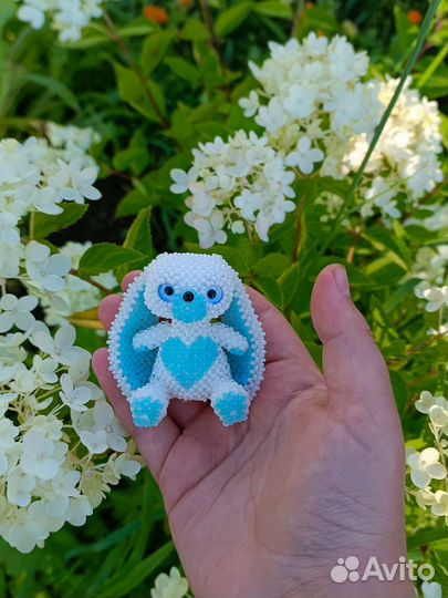 Зайчик Плюшик из бисера