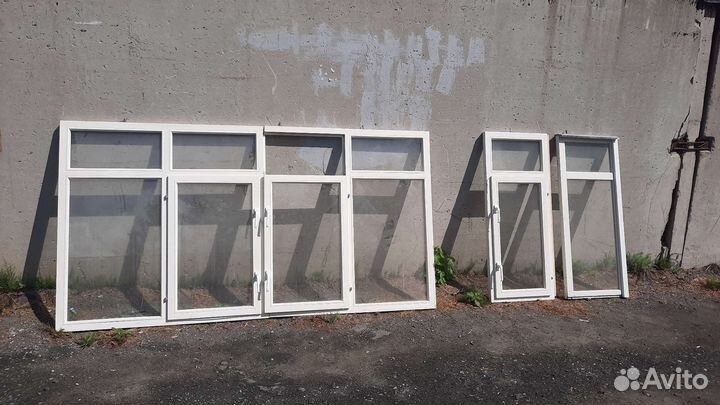 Новые деревянные окна и дверь