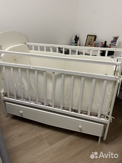 Детская кровать с рождения с мятником и шкафчиком