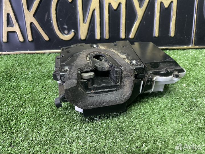 Передний левый замок Пежо 607