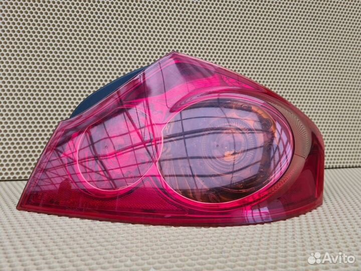 Фонарь в крыло задний правый Infiniti G V36