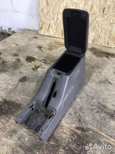 Центральная консоль Mazda 626 лифтбек 2.0 1993