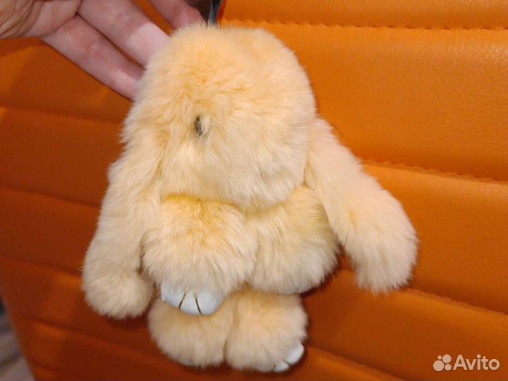 Брелок кролик из натурального меха бежевый