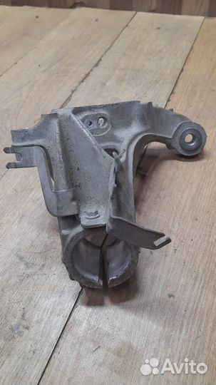 Кулак поворотный передний правый Volkswagen Tiguan