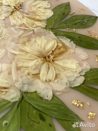 Поднос из эпоксидной смолы с сухоцветами «Пионы«