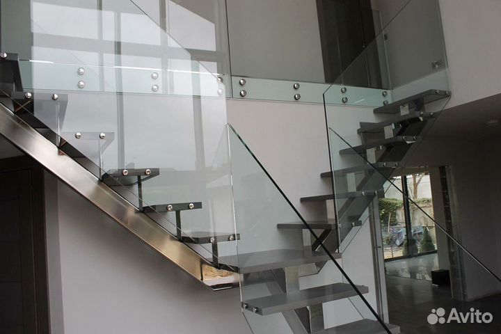Стеклянные перила с различным дизайном