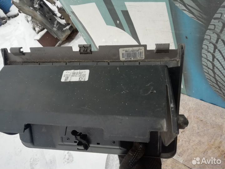 Бардачок Chrysler Sebring Dodge Stratus 2001-2007